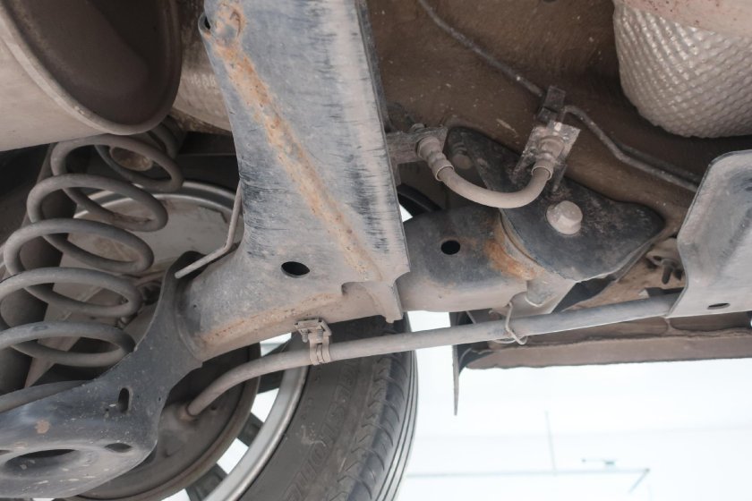 Шкода Рапид на подъемнике