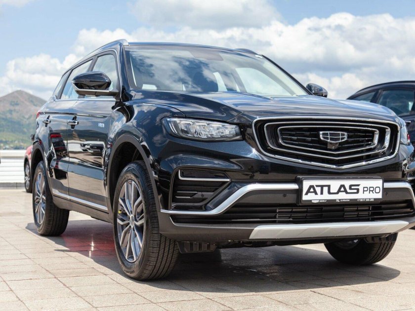 Geely atlas pro черный