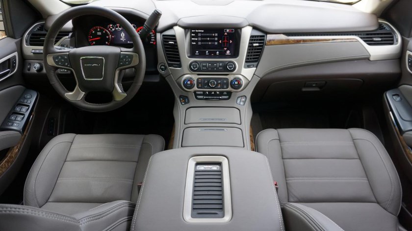 Джип GMC Yukon салон