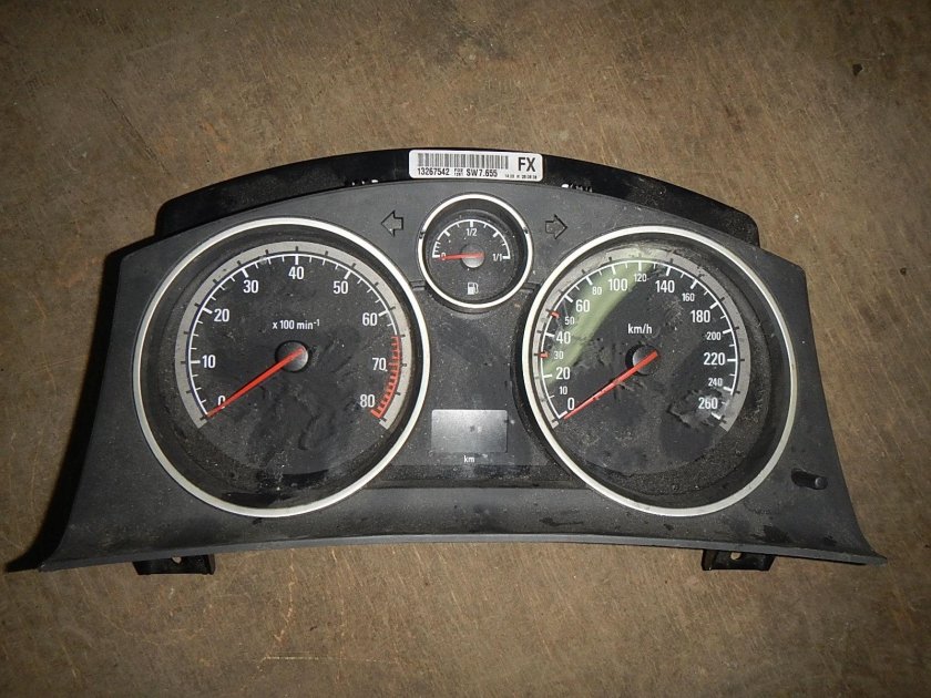 Опель Астра панель приборов