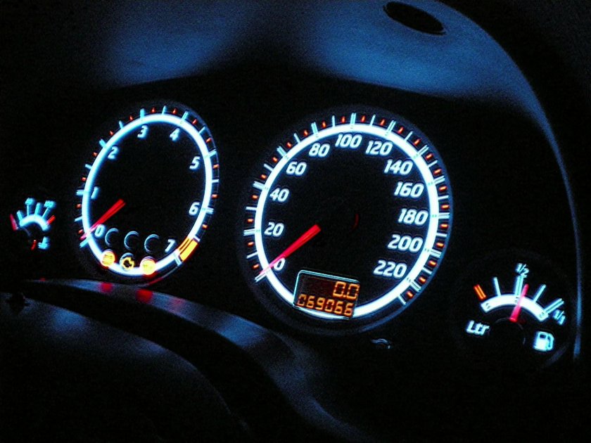Подсветка приборной панели на Опель Астра