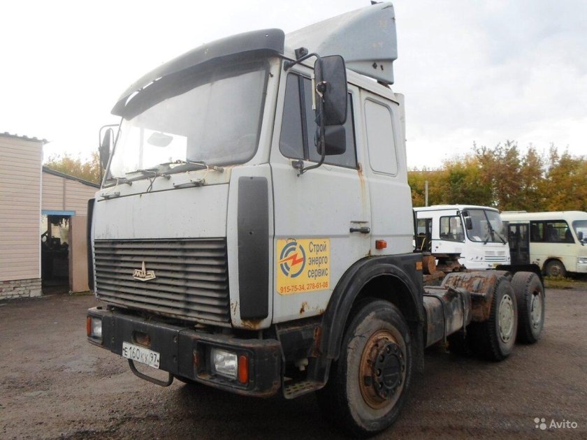 МАЗ серый тягач