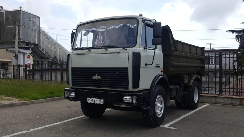 МАЗ 5551 тягач