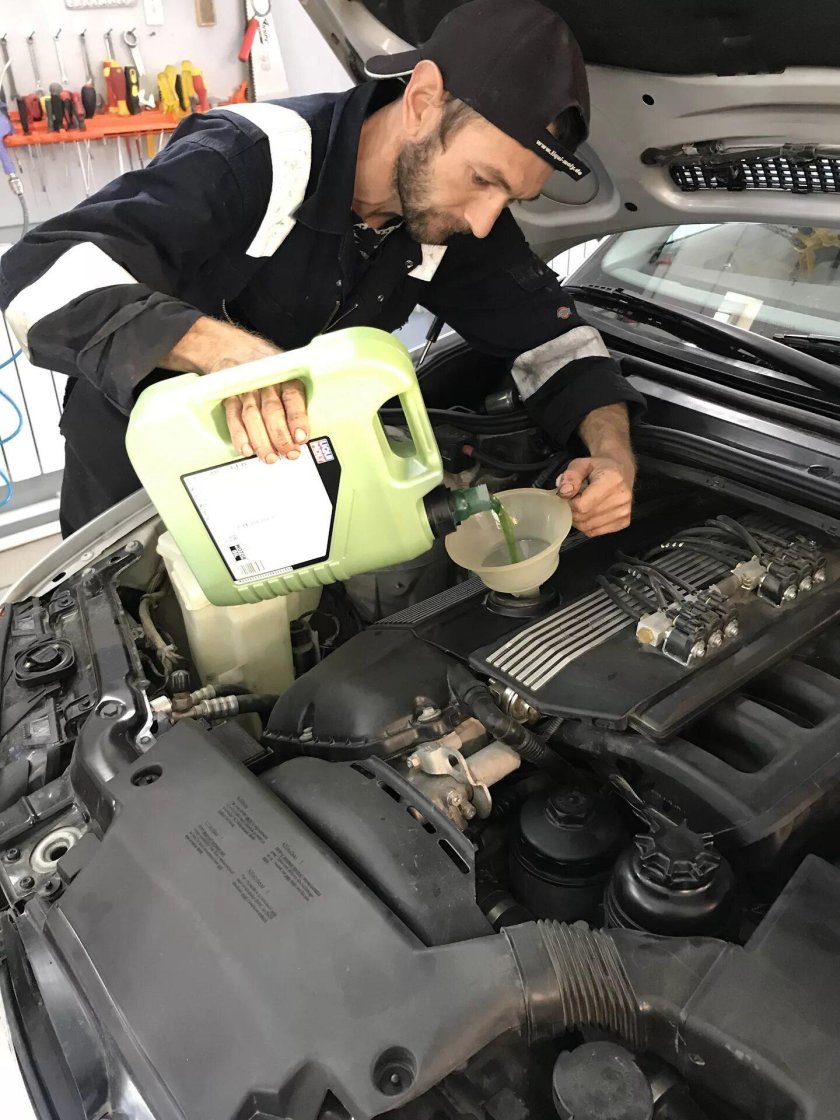 Замена моторного масла