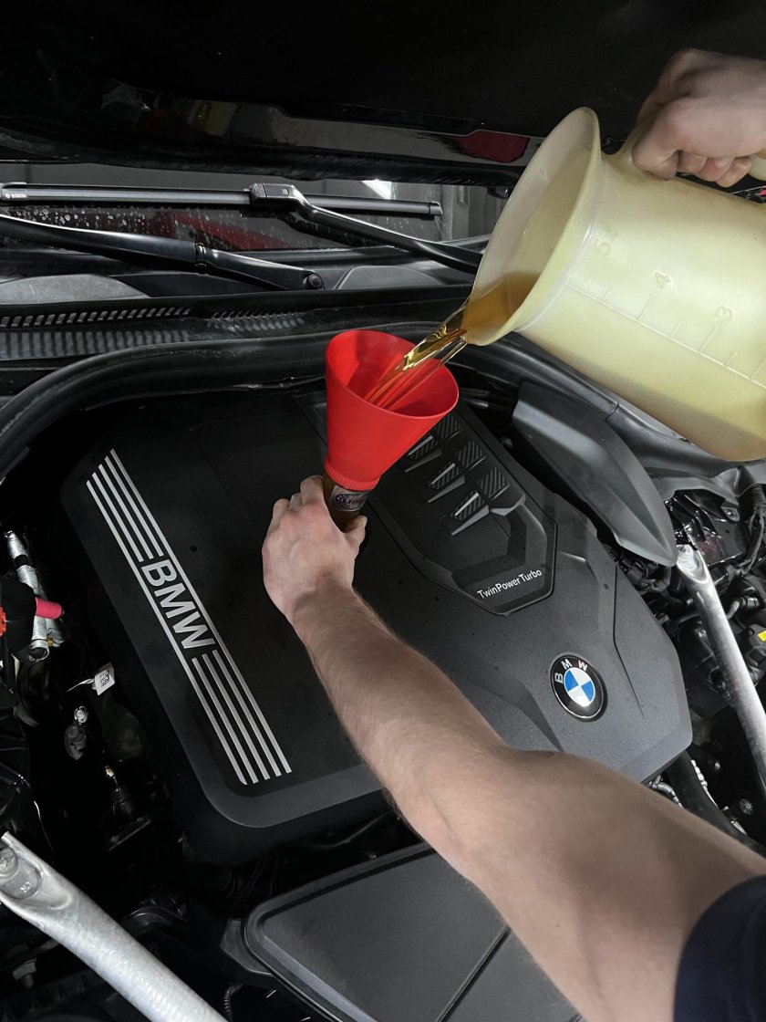 Замена моторного масла