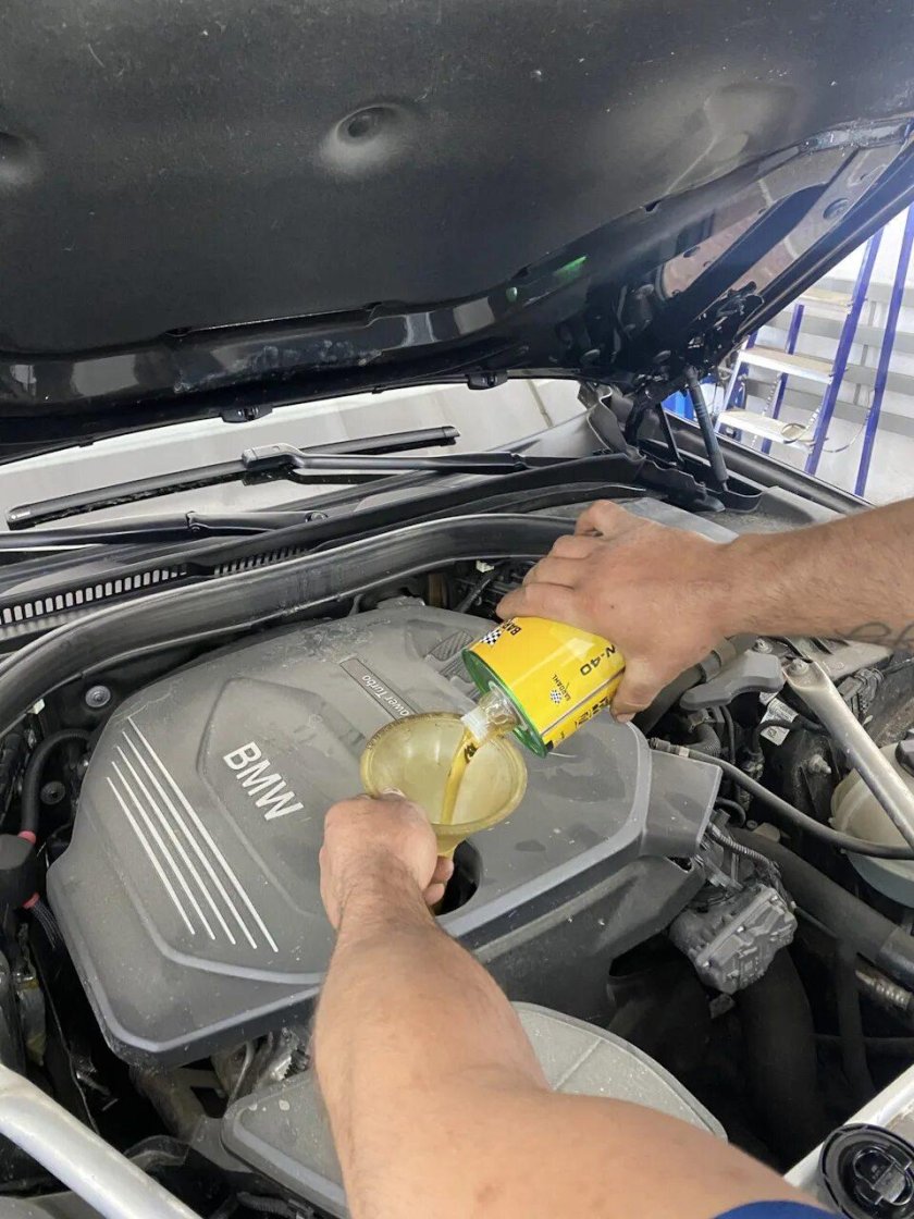 Замена моторного масла