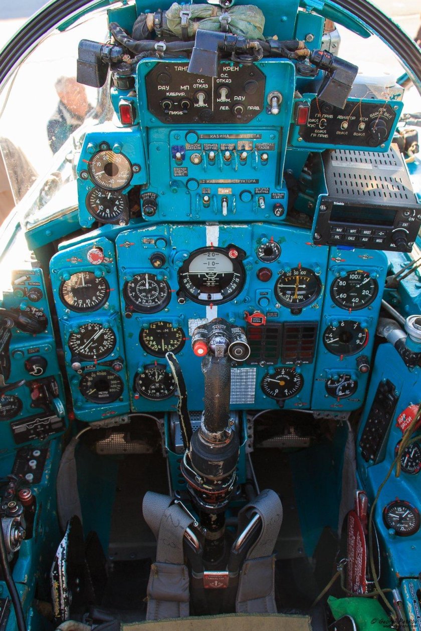 АН 38 кабина