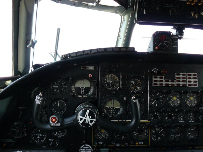 АН 24 панель приборов