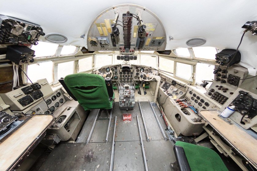 Ил 18 кабина