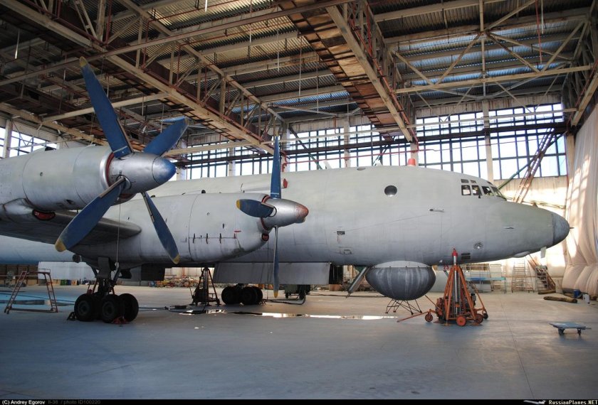 Противолодочный самолет ил-38н