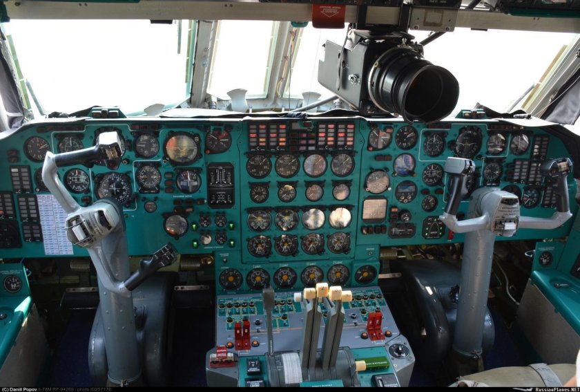 Ил-76 кабина пилотов