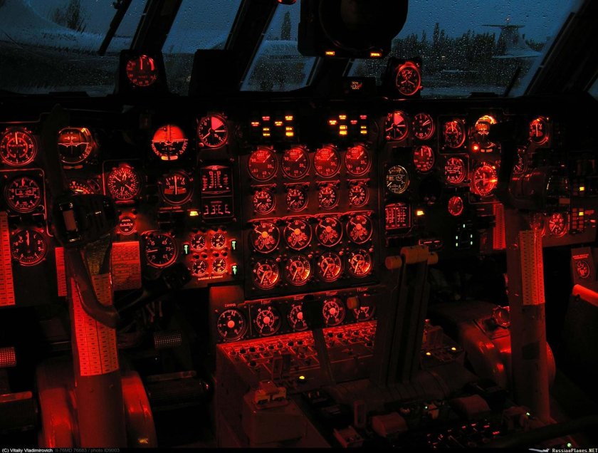 Ил-76 кабина пилотов
