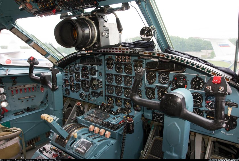 Кабина штурмана АН-22