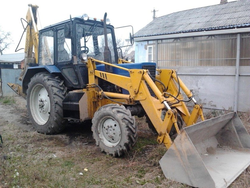 Экскаватор погрузчик интердон эо2101