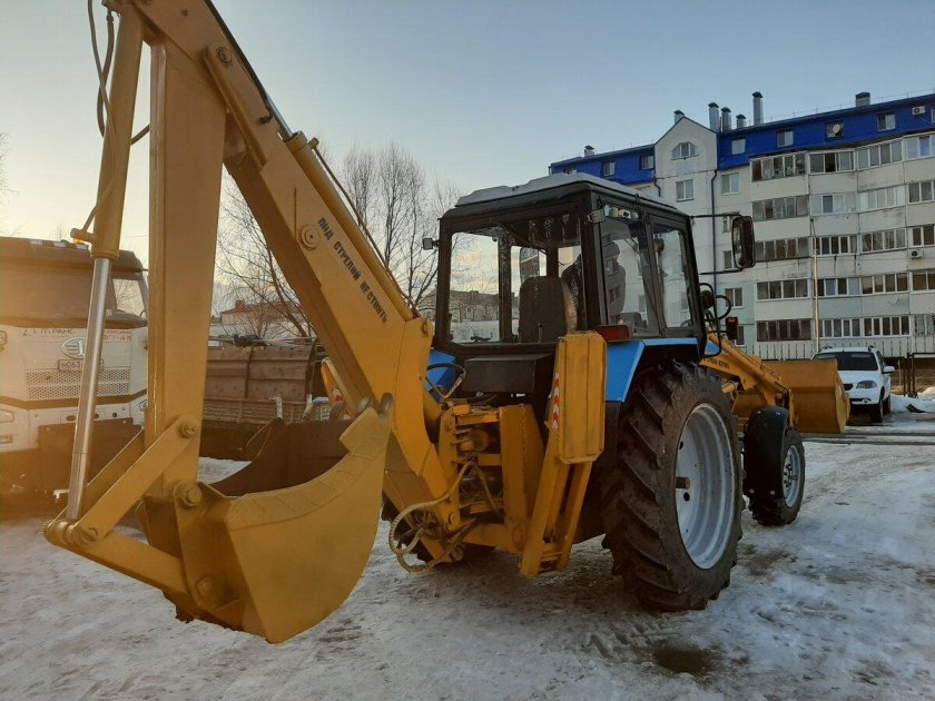 Экскаватор погрузчик интердон эо2101
