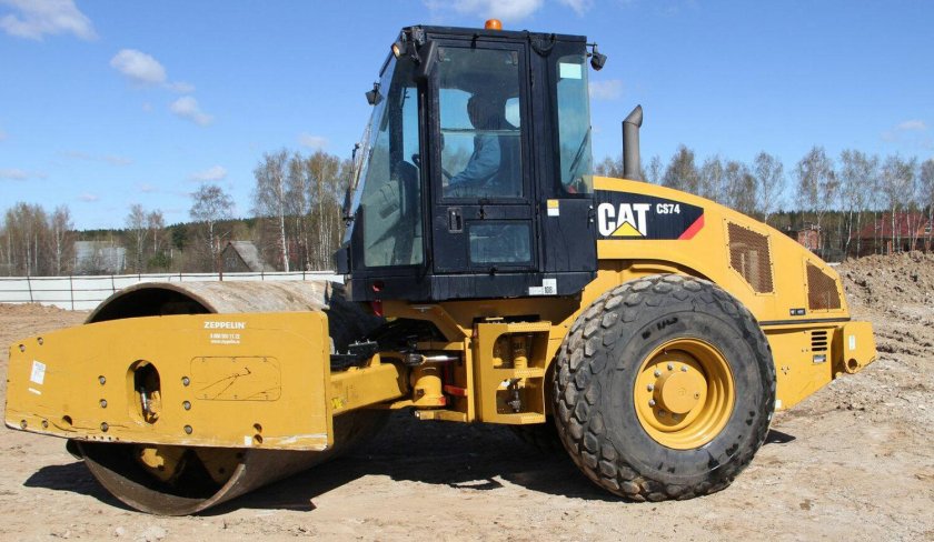 Caterpillar вибрационный каток cs56