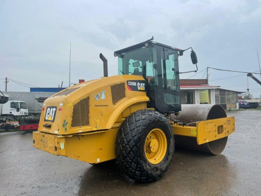 Виброкаток Caterpillar cs56