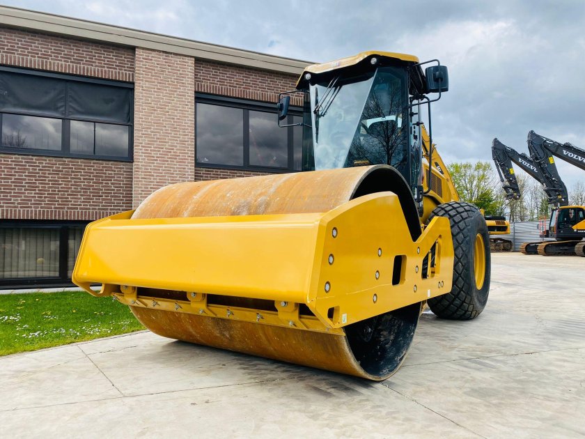 Каток Катерпиллер