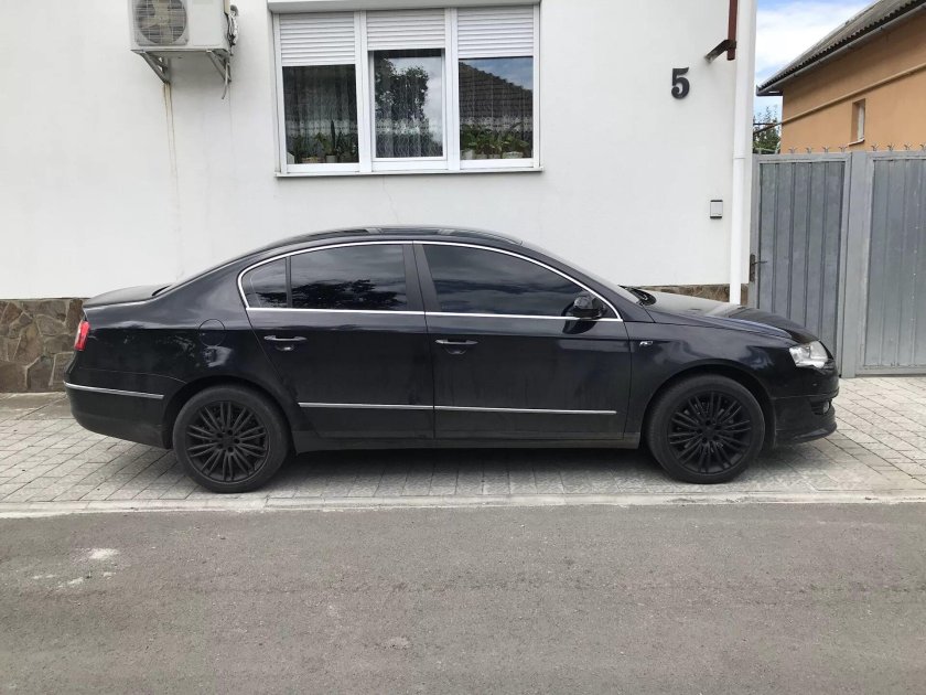 Черный Фольксваген Пассат б6 Блэк