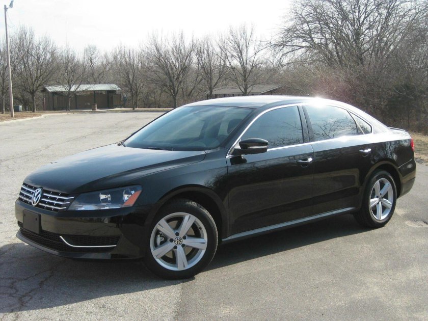 Фольксваген Пассат черный 2013