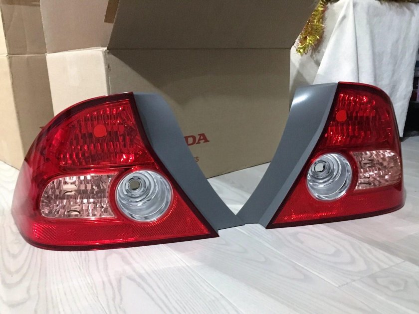 Фонарь задний Honda Civic 7 em
