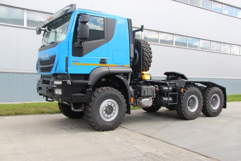 Седельный тягач 8х8 iveco-амт 733910