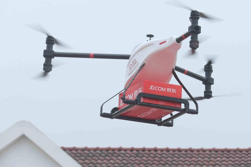 Дрон доставщик