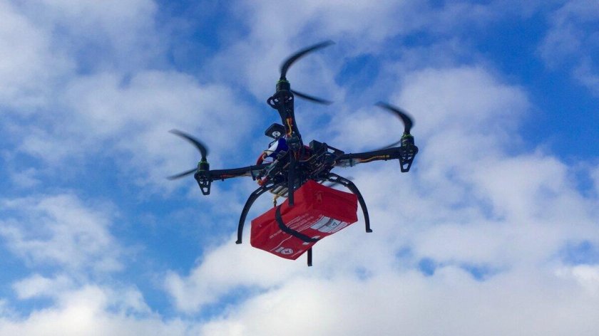Квадрокоптер доставщик