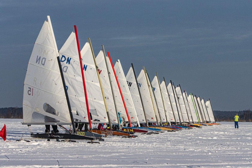 Парусные сани буер