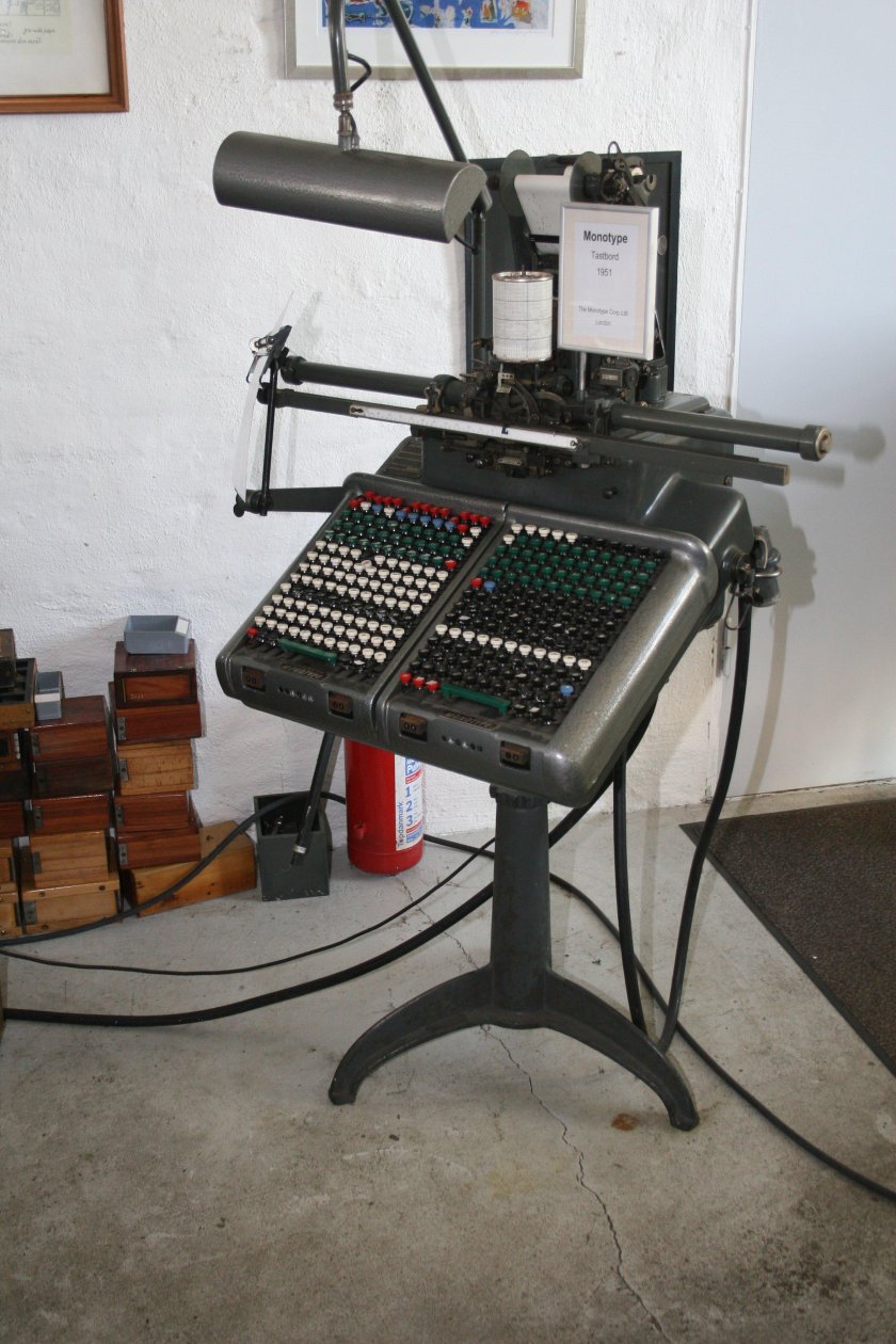 Наборная машина монотип
