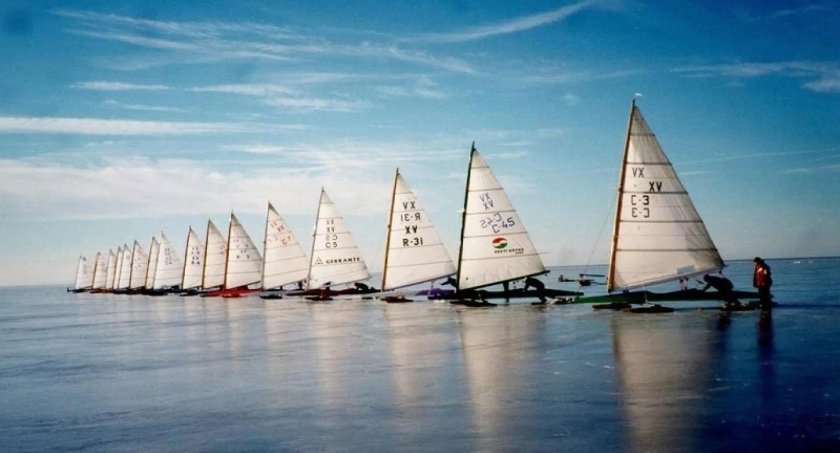 Буер монотип XV