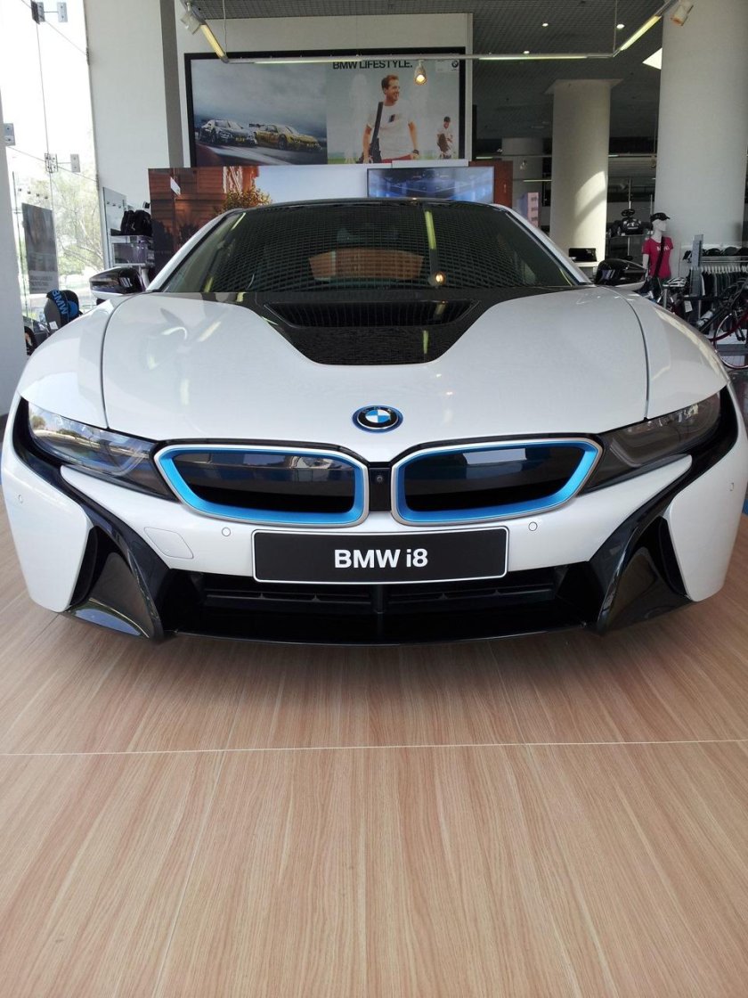 BMW i8