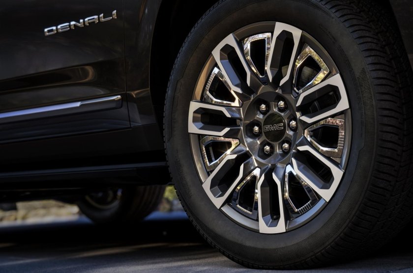 GMC Yukon Denali 2023