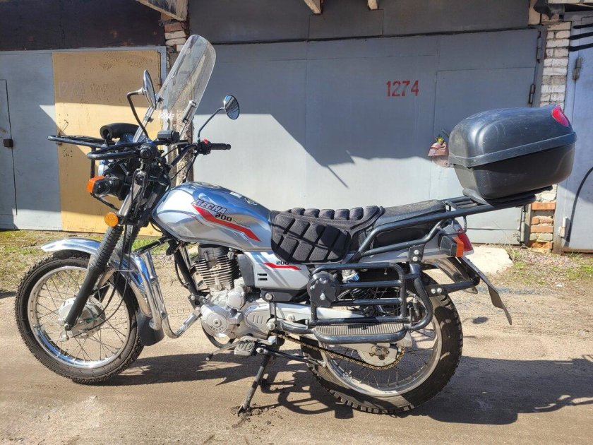 Мотоцикл десна 200 кантри