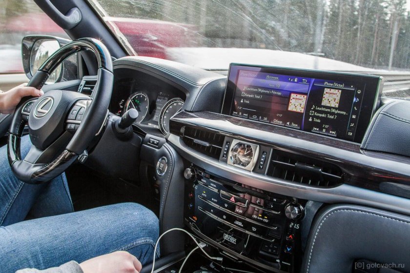 Lexus LX 570 2016 за рулем