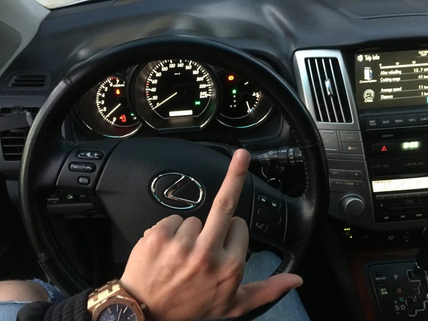 За рулем Лексус РХ 350