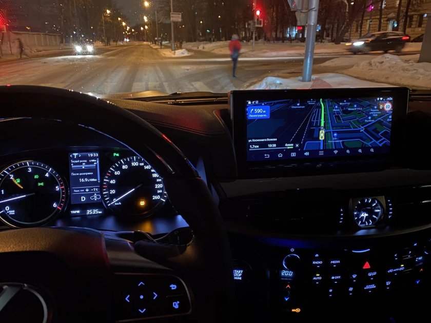 Лексус 570 ночью