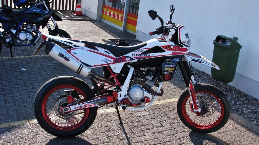 Хускварна 125 мотард
