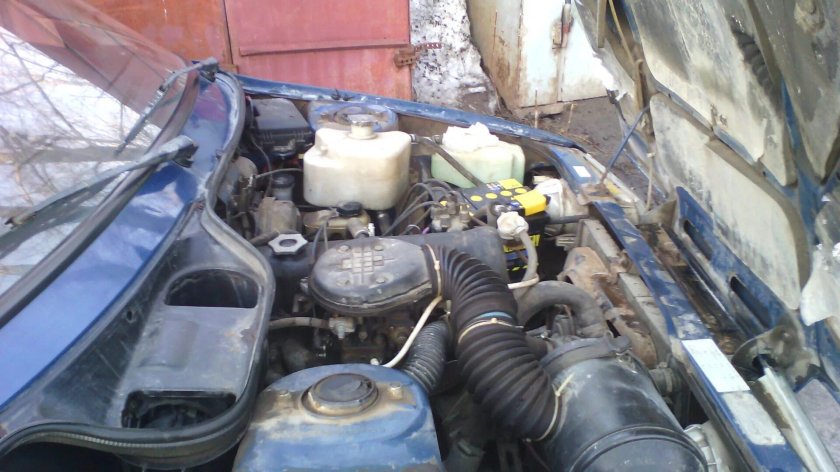 Подкапотка ИЖ Ода 2126