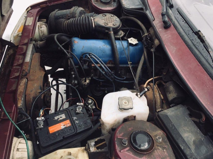 Подкапотное пространство ИЖ Ода 2126