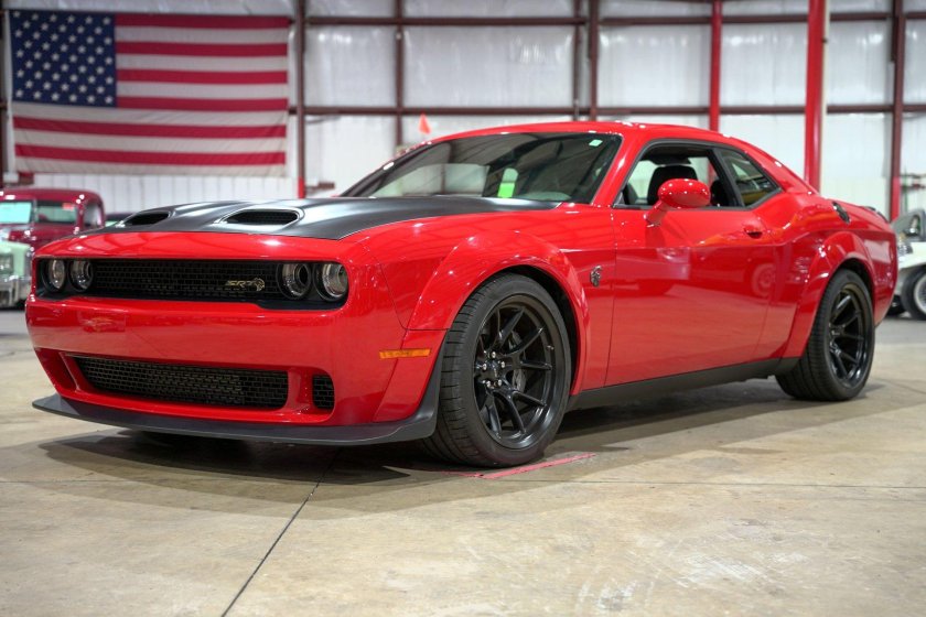 Dodge challenger srt hellcat