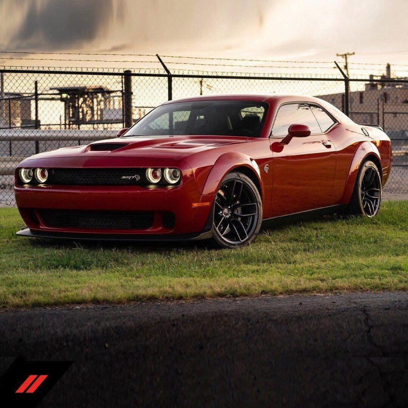 Dodge challenger srt hellcat