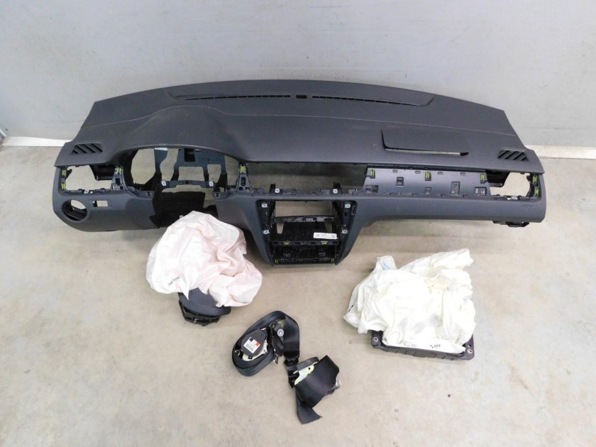 Передняя панель Шкода Рапид 2020