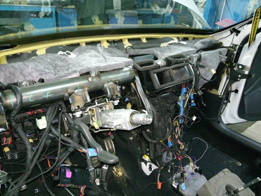 Поперечная труба под Торпедо Skoda Rapid