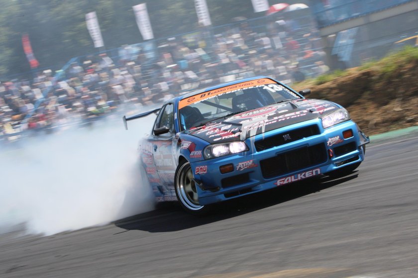 Nissan skyline r34 drift