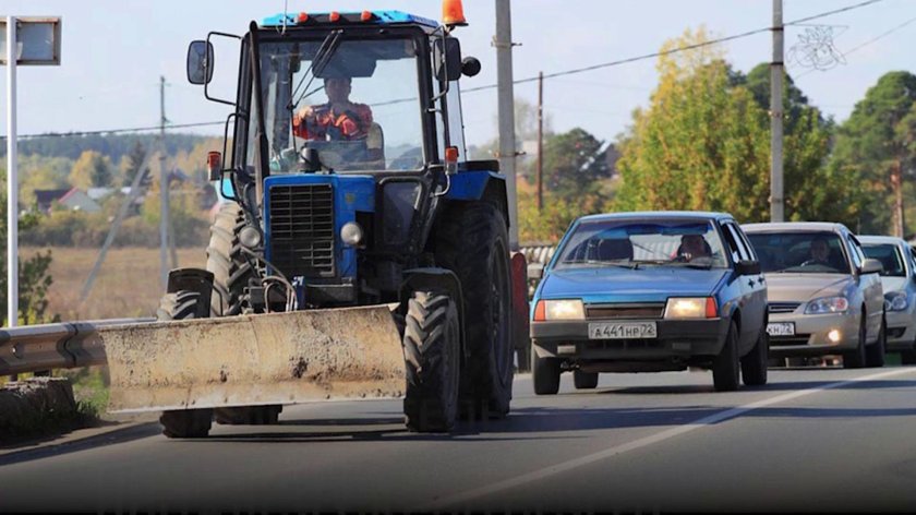 Трактор дорожный