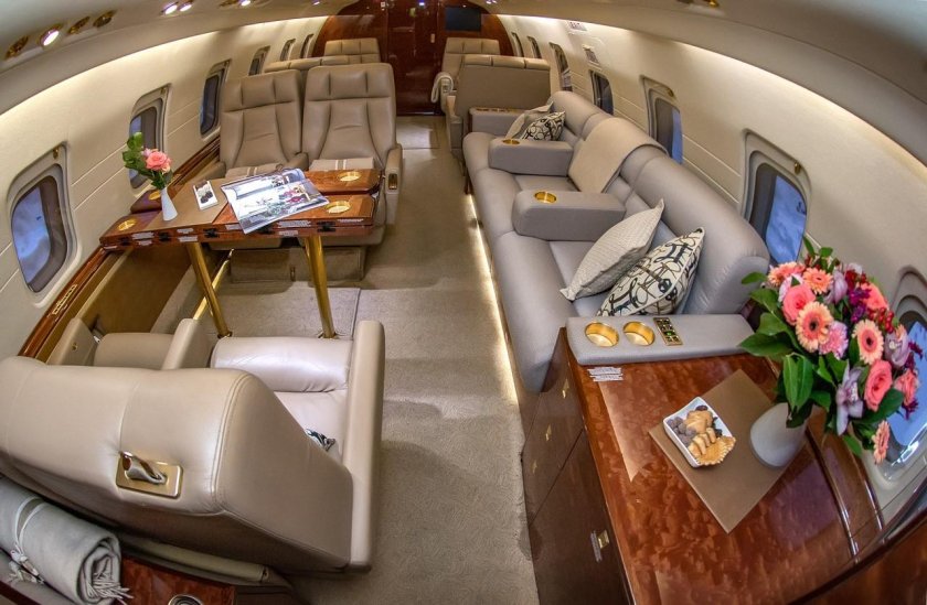 Самолет Bombardier Challenger 604