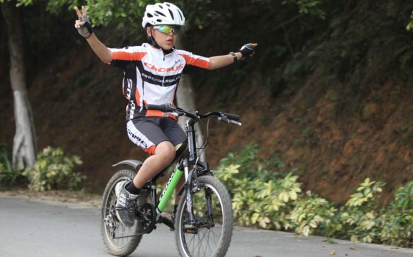 Подросток на велосипеде