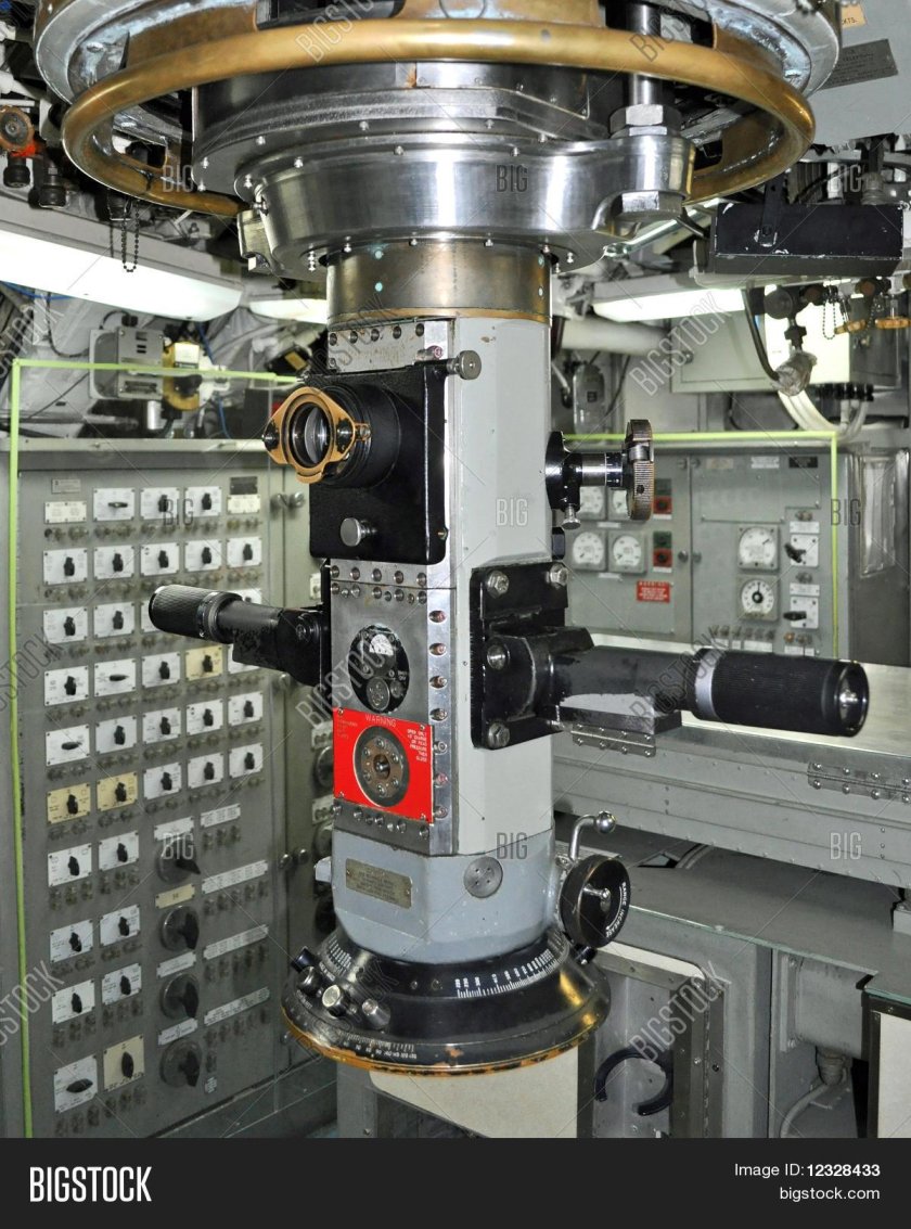 Подводная лодка с перископом