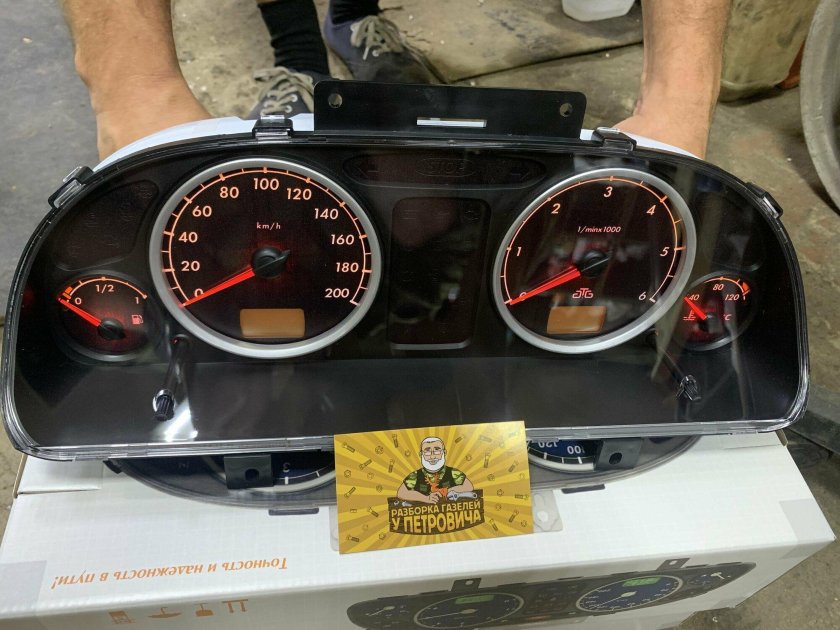 Универсальный щиток приборов на Газель